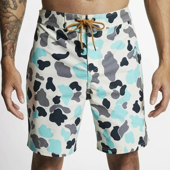 Hurley Other - 🌵HURLEY x CARHARTT Men’s camo board shorts NWT